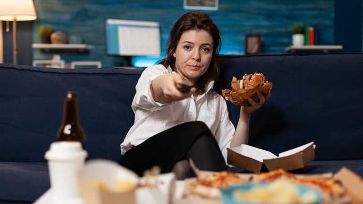 Late-Night Snacking and Gut Health - What Really Happens After Midnight