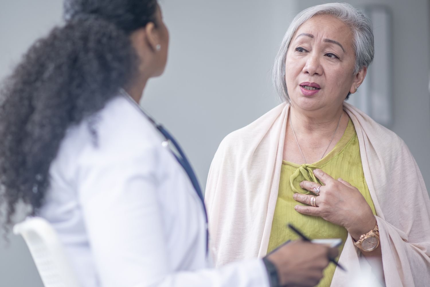 CHEST TIGHTNESS - CAUSES AND WHEN TO SEEK CARE