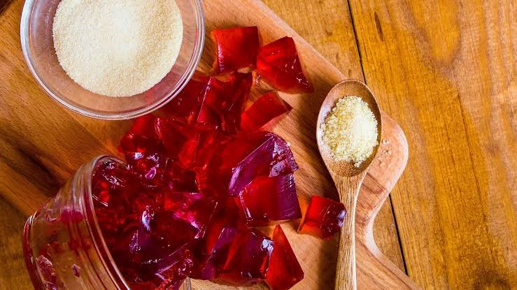 The Gelatin Trick Is Everywhere Right Now. But Can a Cheap Powder Really Control Your Appetite