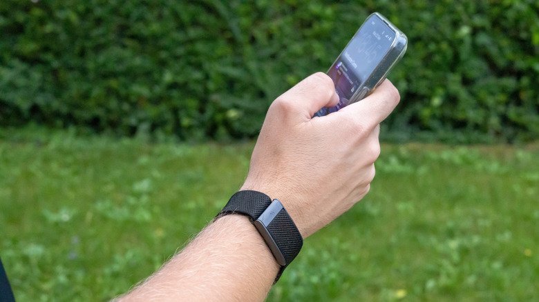The Screen Is Disappearing - Why Smart Rings and Screenless Wearables Are Taking Over Health Tracking